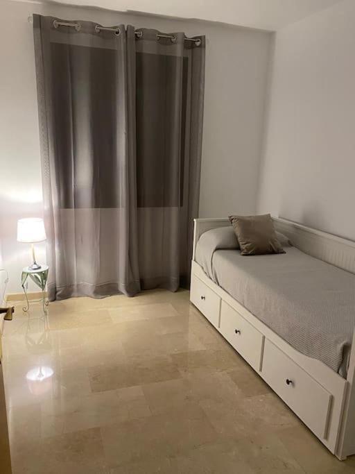 Central Estepona 3 Bed Apt With Pool And Parking Εξωτερικό φωτογραφία