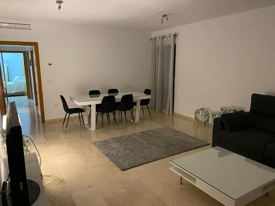 Central Estepona 3 Bed Apt With Pool And Parking Εξωτερικό φωτογραφία