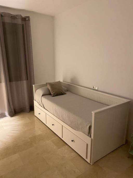 Central Estepona 3 Bed Apt With Pool And Parking Εξωτερικό φωτογραφία